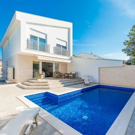 Ema With Heated Saltwater Pool, Sauna And Private Gym - By Ta Leut Agency *