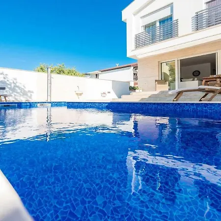 Ema With Heated Saltwater Pool, Sauna And Private Gym - By Ta Leut Agency Privlaka (Zadar)
