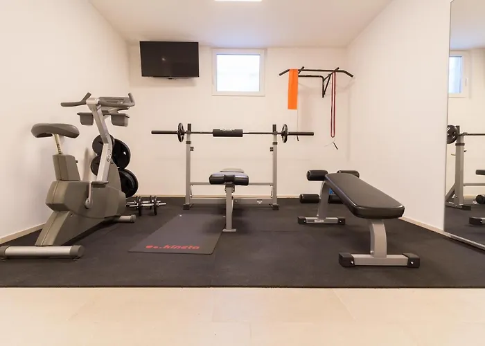 Ema With Heated Saltwater Pool, Sauna And Private Gym - By Ta Leut Agency