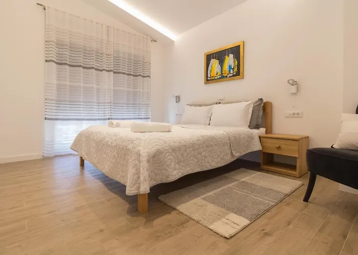 Villa Ema With Heated Saltwater Pool, Sauna And Private Gym - By Ta Leut Agency *