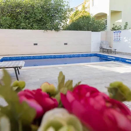 Villa Ema With Heated Saltwater Pool, Sauna And Private Gym - By Ta Leut Agency *