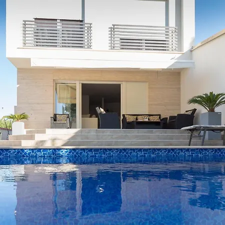 Ema With Heated Saltwater Pool, Sauna And Private Gym - By Ta Leut Agency Privlaka (Zadar)
