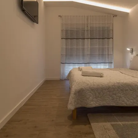 Ema With Heated Saltwater Pool, Sauna And Private Gym - By Ta Leut Agency * פריבלאקה
