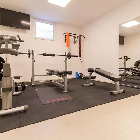 Ema With Heated Saltwater Pool, Sauna And Private Gym - By Ta Leut Agency بريفلاكا