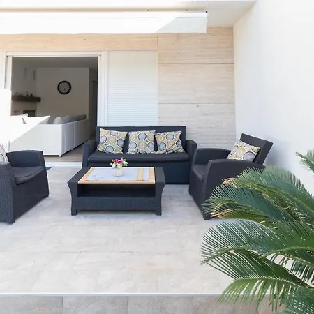 Ema With Heated Saltwater Pool, Sauna And Private Gym - By Ta Leut Agency *