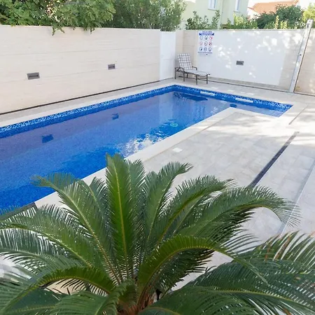 Villa Ema With Heated Saltwater Pool, Sauna And Private Gym - By Ta Leut Agency *