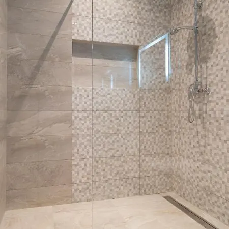 Ema With Heated Saltwater Pool, Sauna And Private Gym - By Ta Leut Agency * بريفلاكا