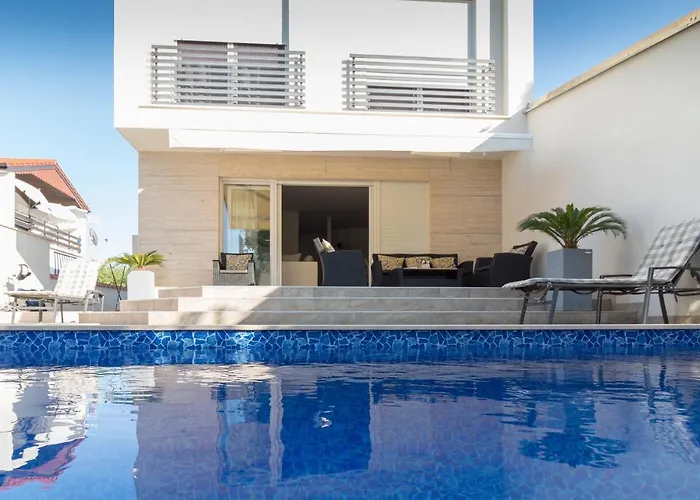 Ema With Heated Saltwater Pool, Sauna And Private Gym - By Ta Leut Agency פריבלאקה