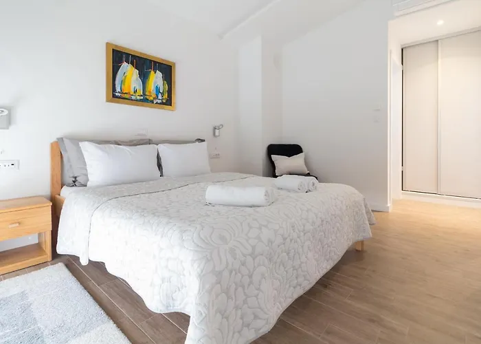 Ema With Heated Saltwater Pool, Sauna And Private Gym - By Ta Leut Agency *