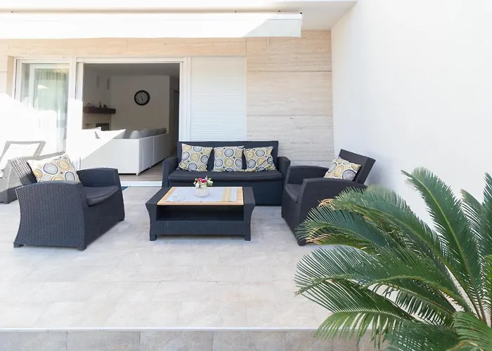 Ema With Heated Saltwater Pool, Sauna And Private Gym - By Ta Leut Agency *