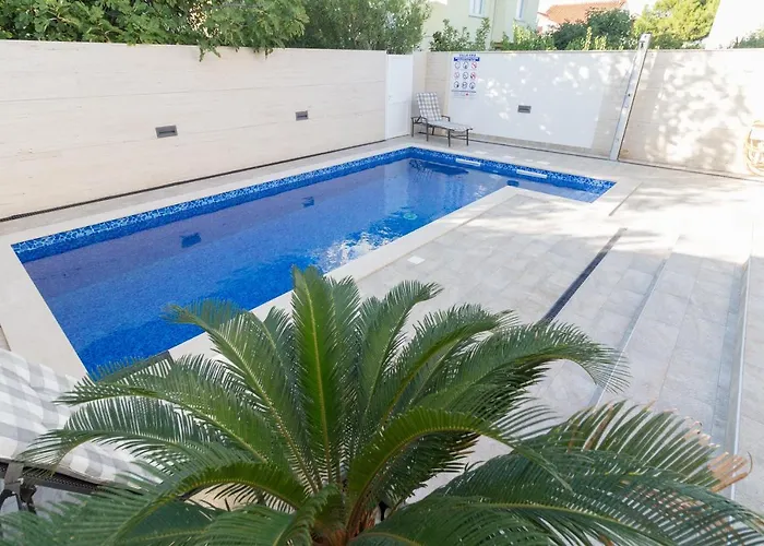 Villa Ema With Heated Saltwater Pool, Sauna And Private Gym - By Ta Leut Agency *