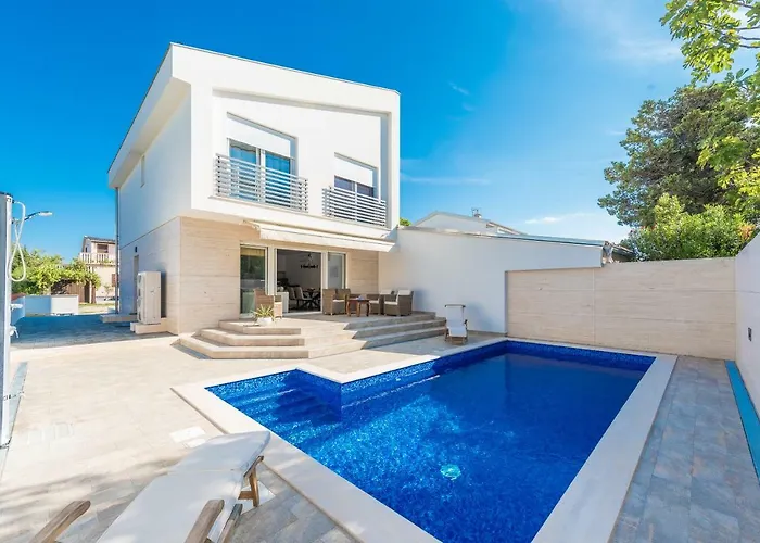 Ema With Heated Saltwater Pool, Sauna And Private Gym - By Ta Leut Agency *